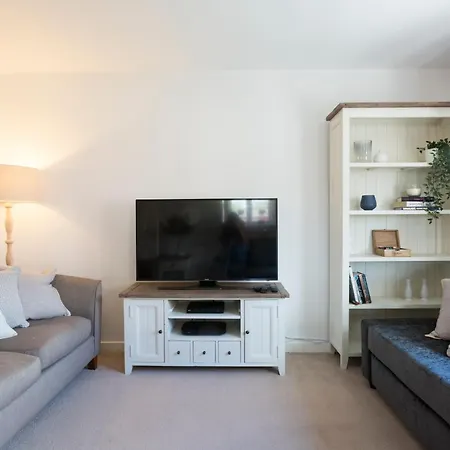 The Rectory Sleeps 6 Free Parking